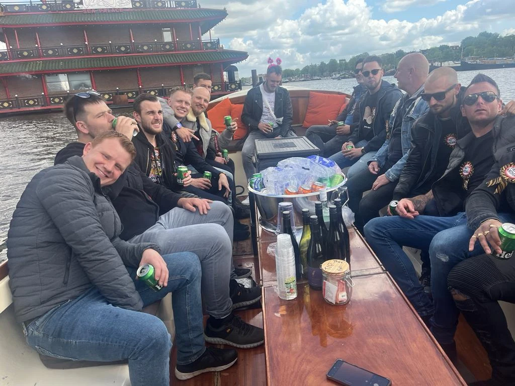 booze cruise