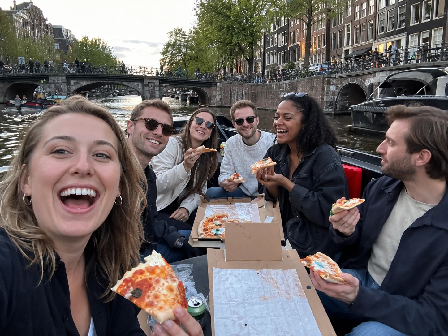 Pizza & Drinks Canal Cruise